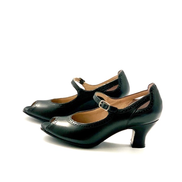 clarks artisan mary jane shoes